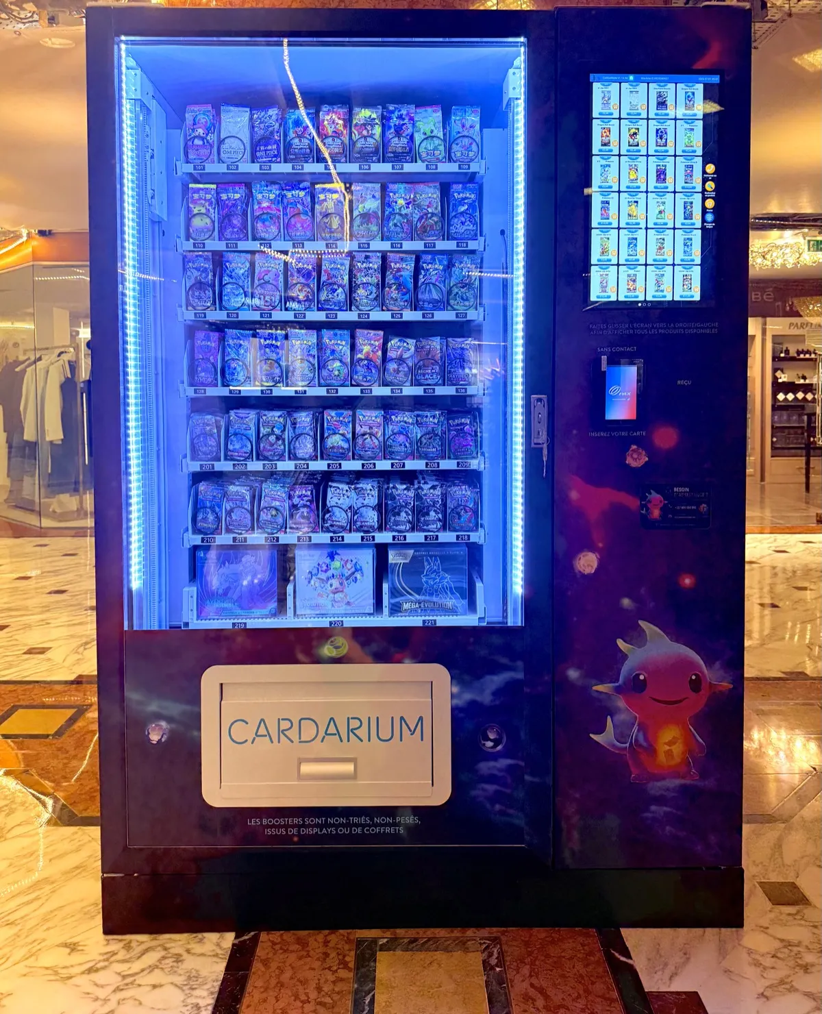 Les rayons de boosters du distributeur Cardarium